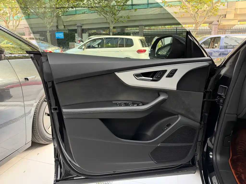 Audi Q8 — миниатюра 18