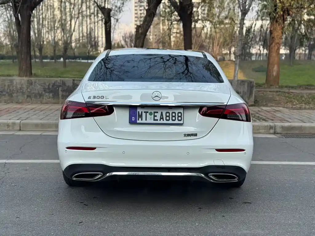 MERCEDES-BENZ E CLASS