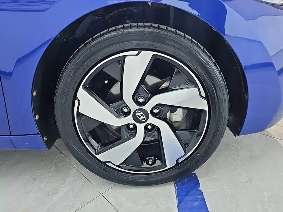 Hyundai Elantra — миниатюра 6
