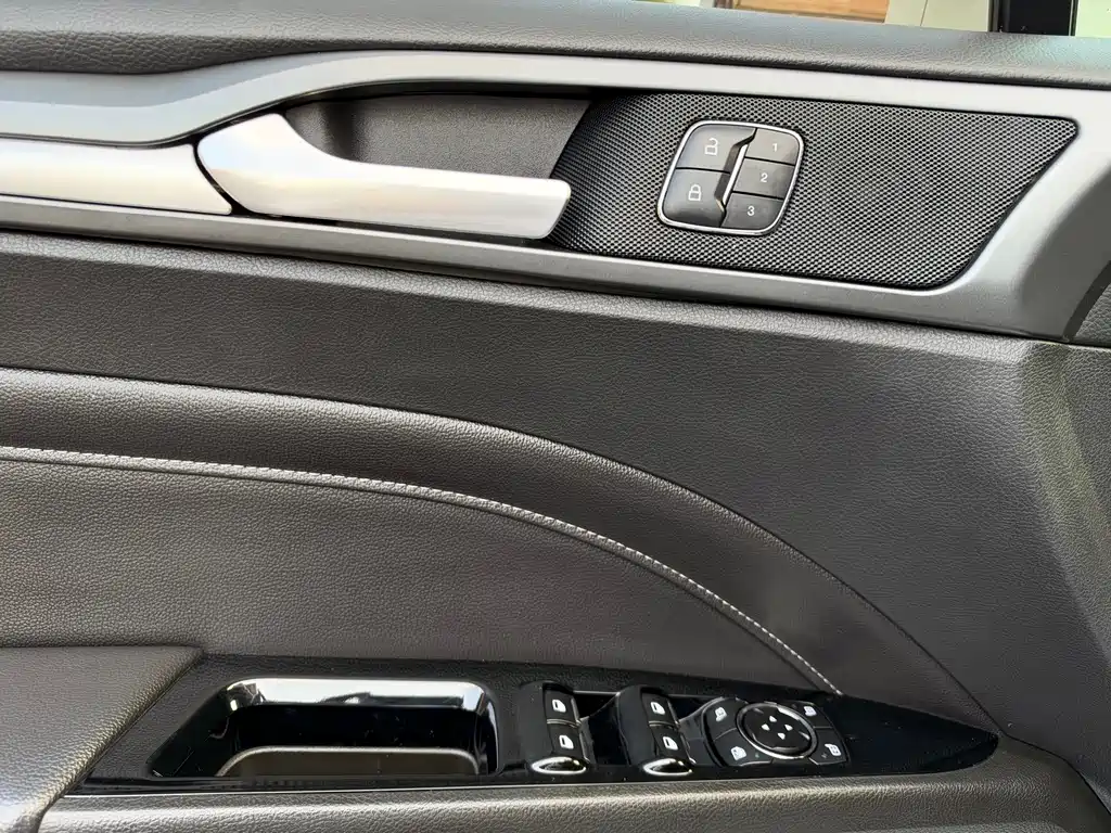 Ford Mondeo — миниатюра 24