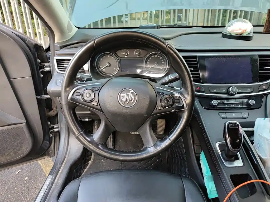Buick LaCrosse — миниатюра 6