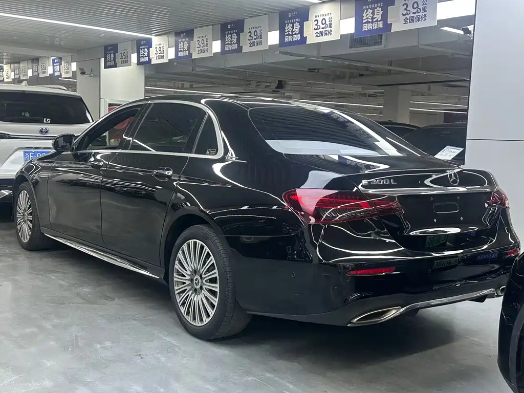 Mercedes-Benz E-Class — миниатюра 12