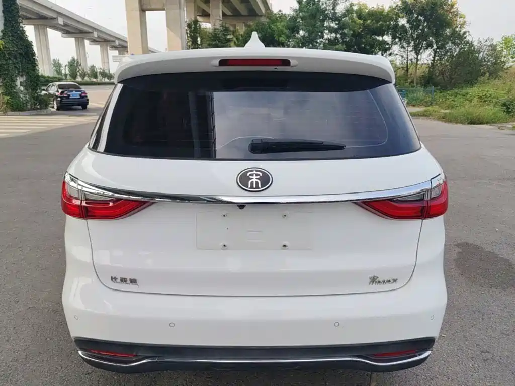 BYD MAX — миниатюра 6