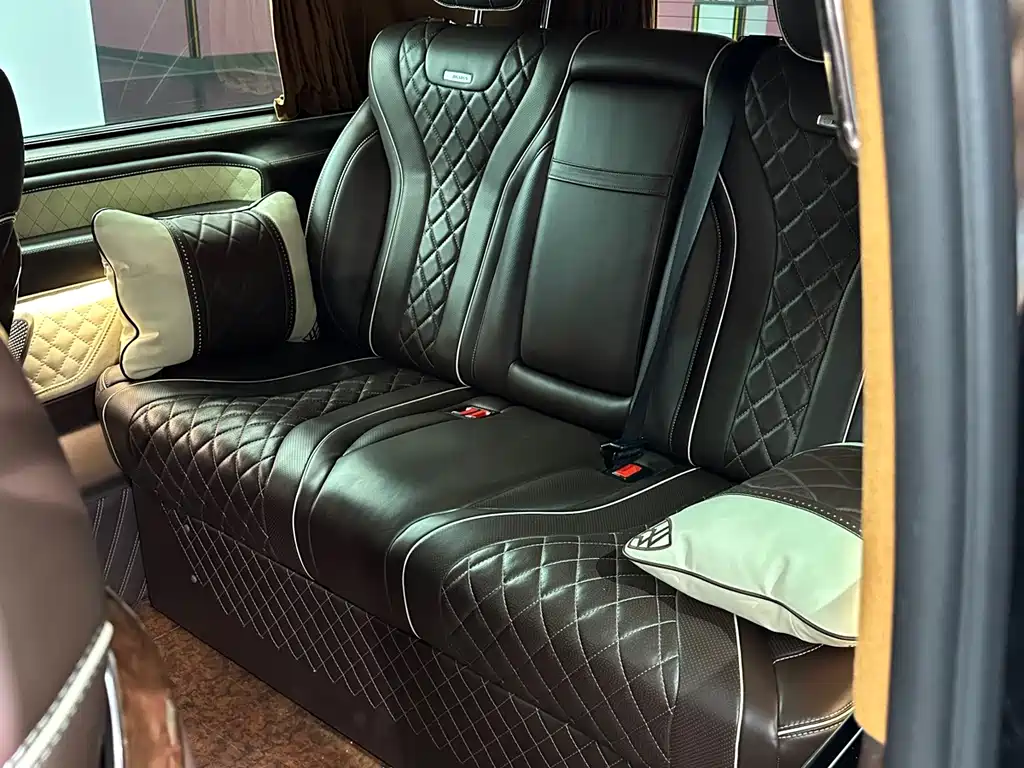 Mercedes-Benz V-Class (Import) — миниатюра 31