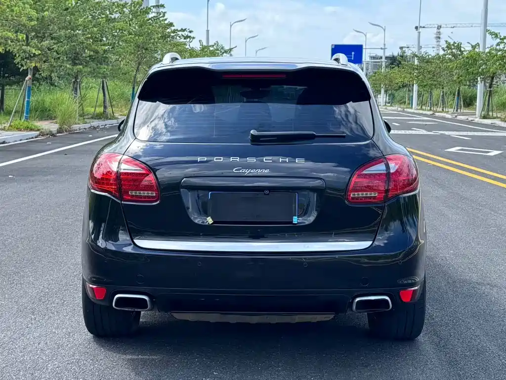 Porsche Cayenne — миниатюра 5