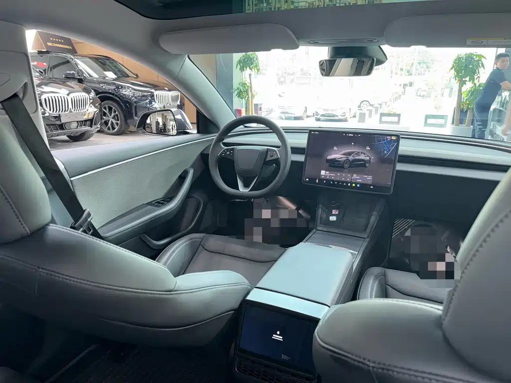 Tesla Model 3 — миниатюра 6