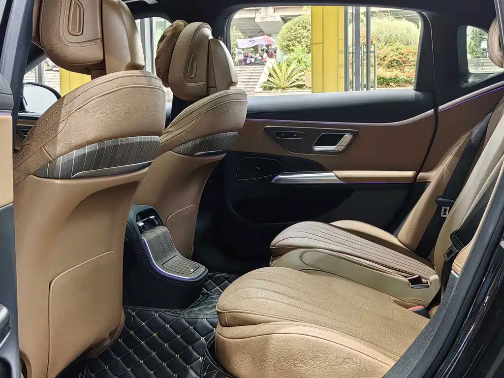 Mercedes-Benz E-Class — миниатюра 14