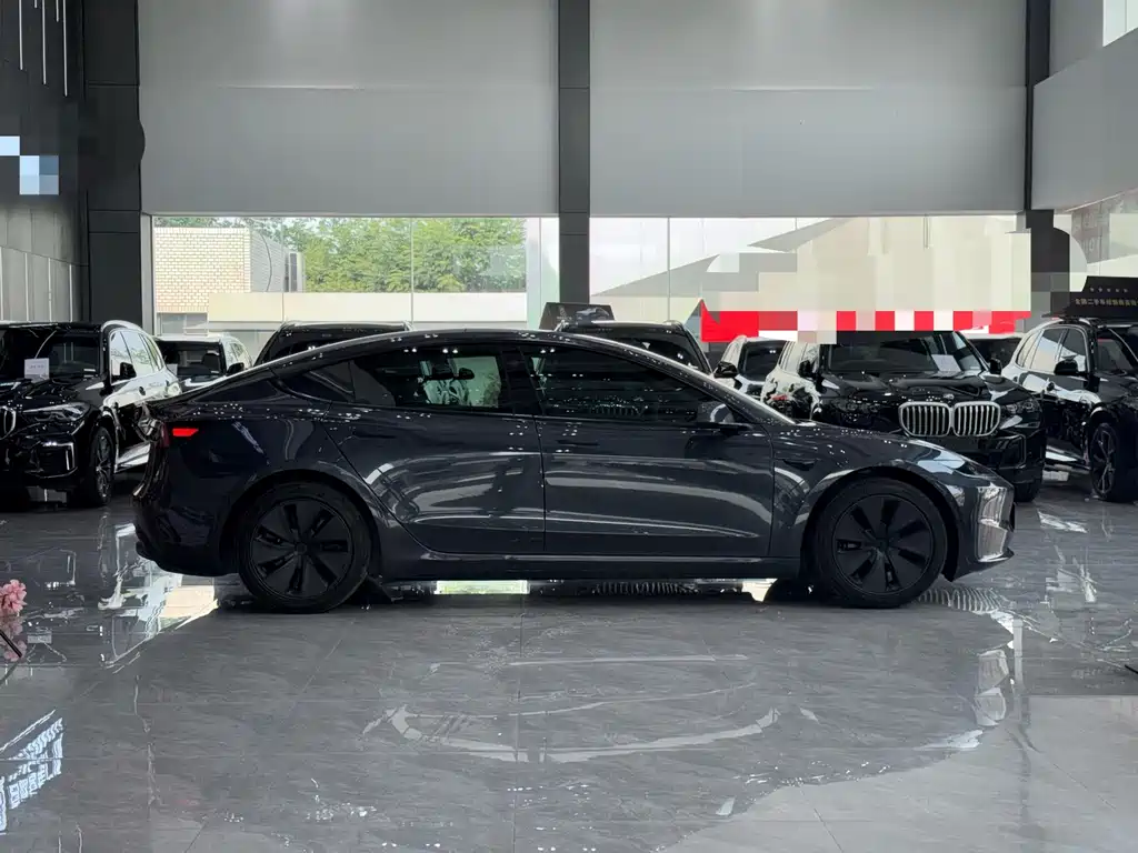 Tesla Model 3 — миниатюра 8