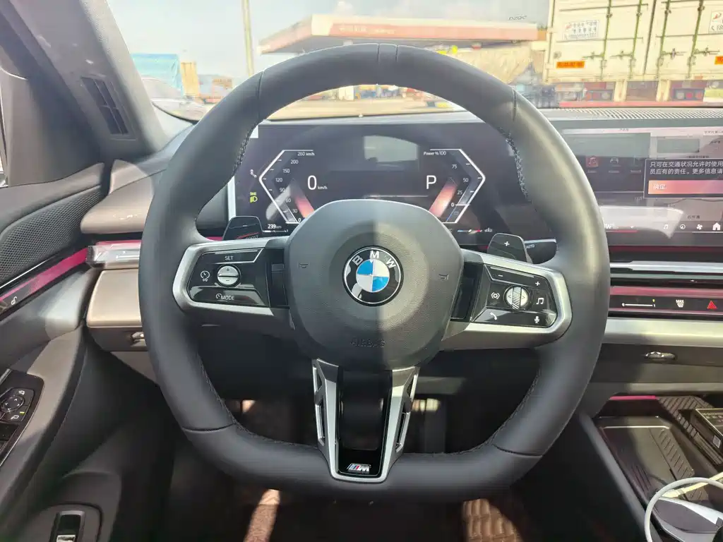 BMW 5 Series — миниатюра 10