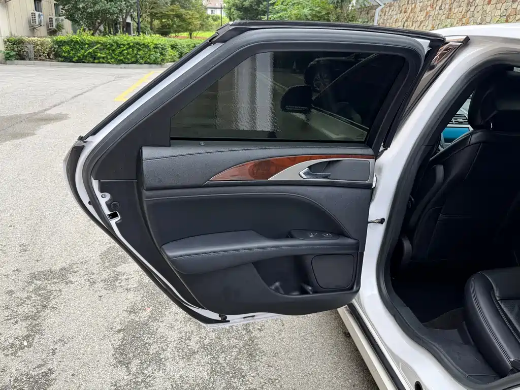 Lincoln MKZ — миниатюра 12