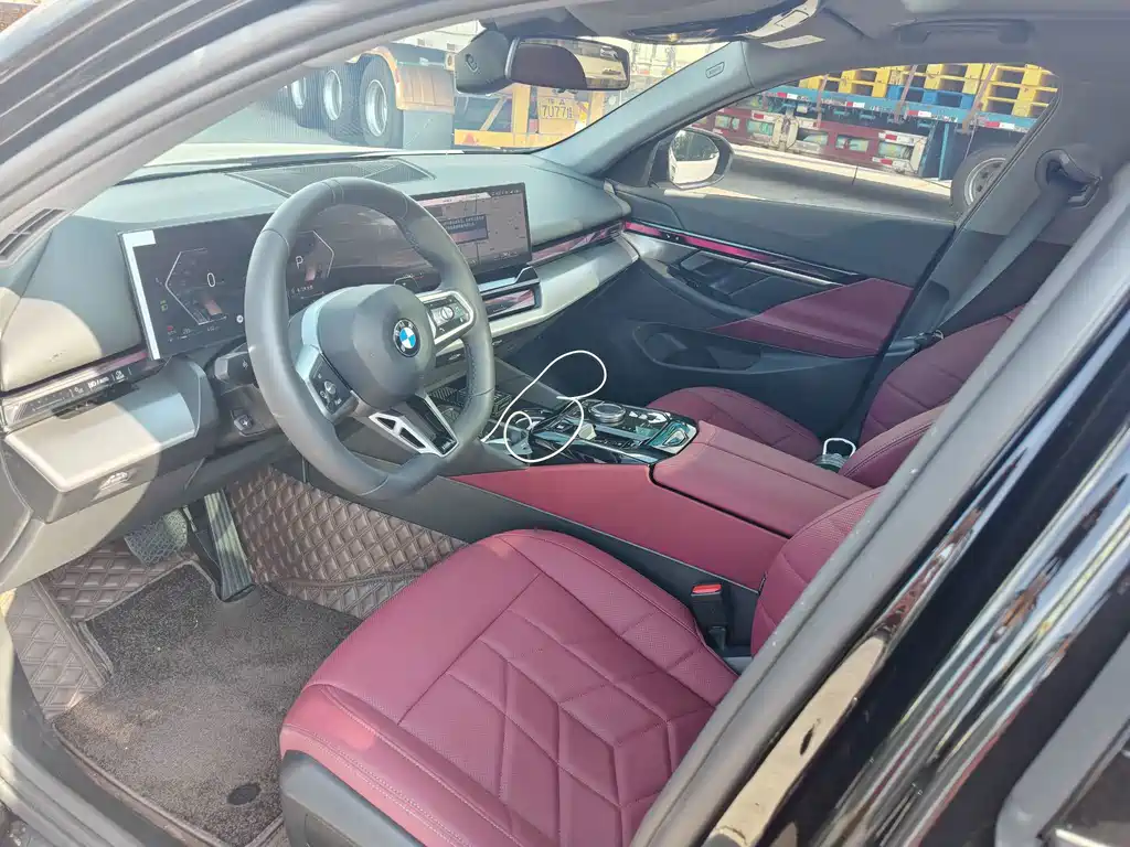 BMW 5 Series — миниатюра 12