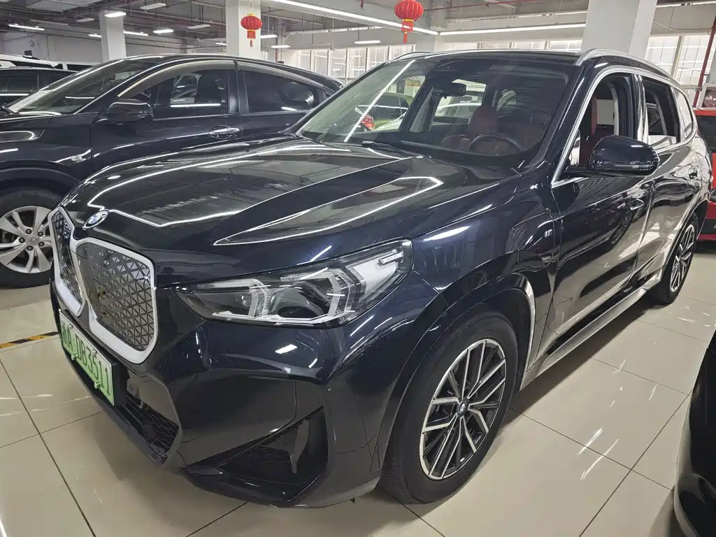 BMW iX1