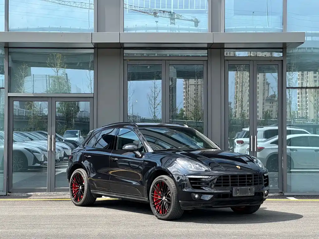 PORSCHE MACAN