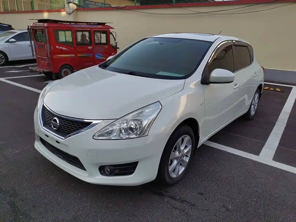 Nissan Tiida 2014