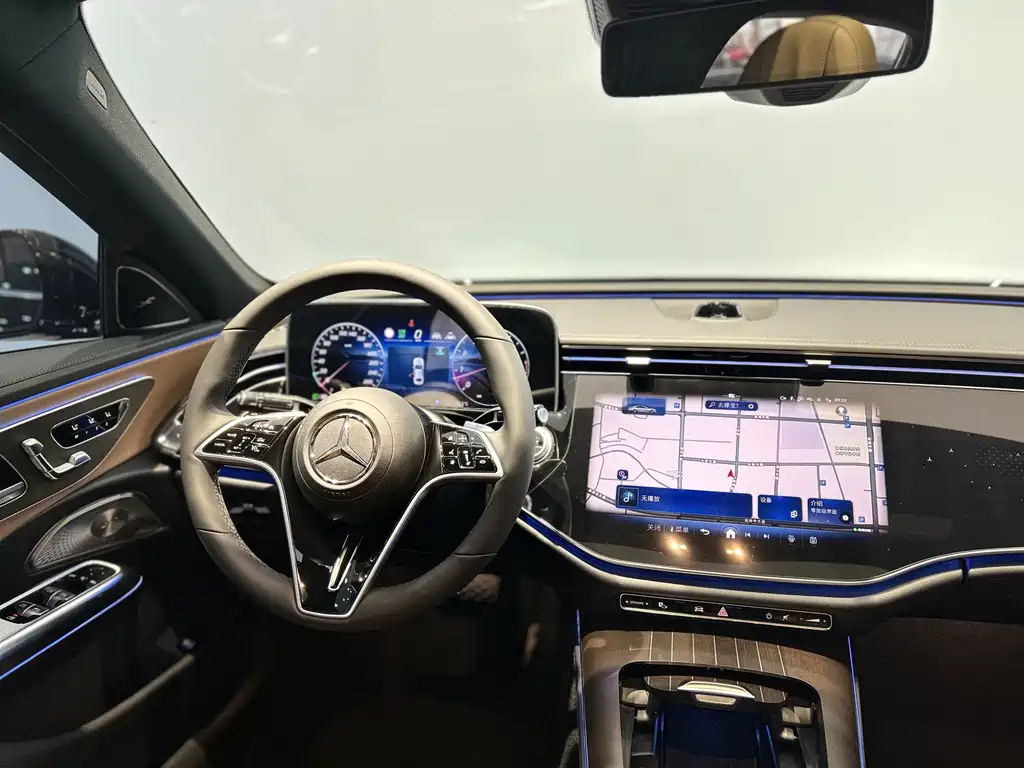 Mercedes-Benz E-Class — миниатюра 11