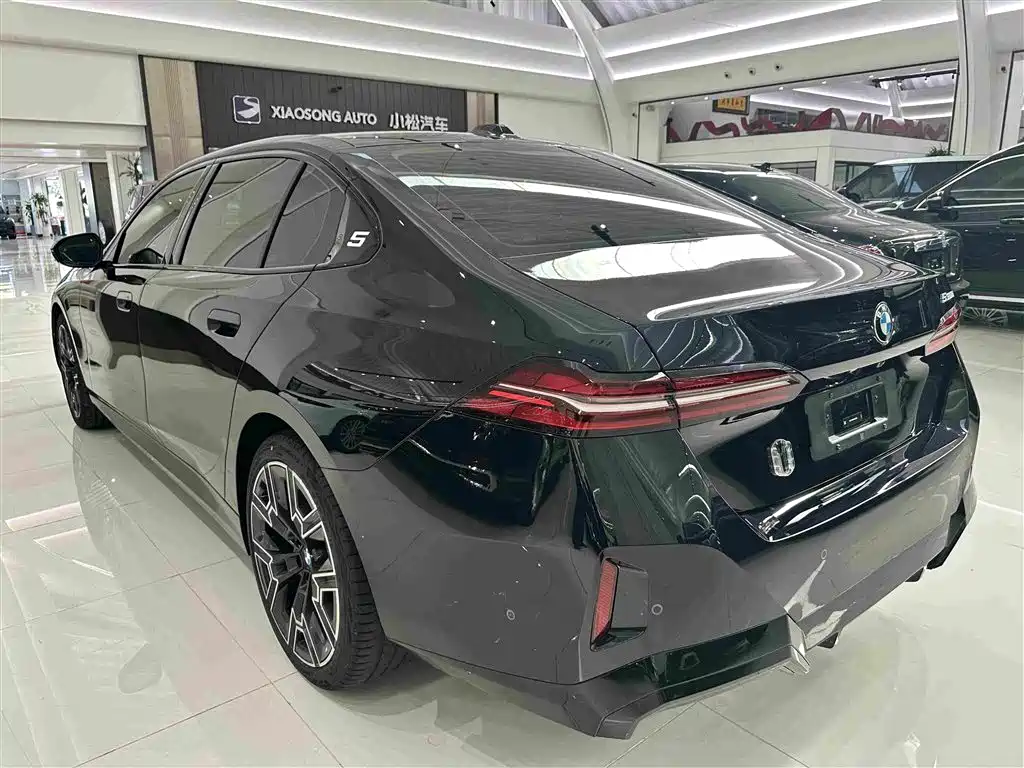 BMW 5 Series — миниатюра 17