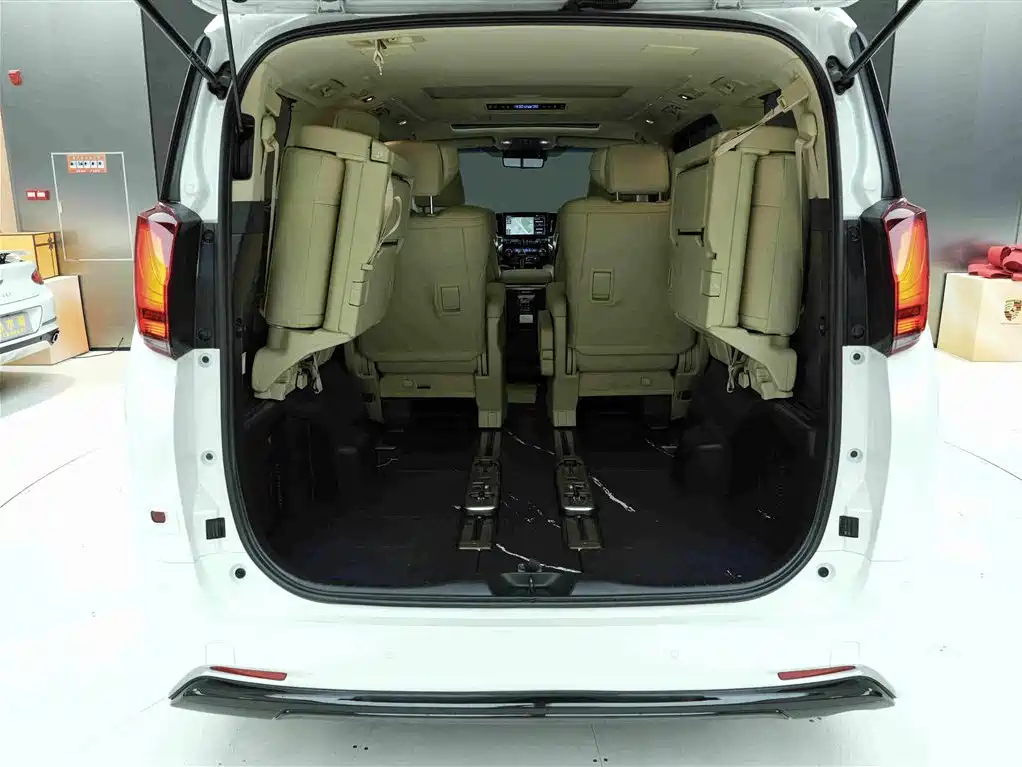 Toyota Alphard — миниатюра 23