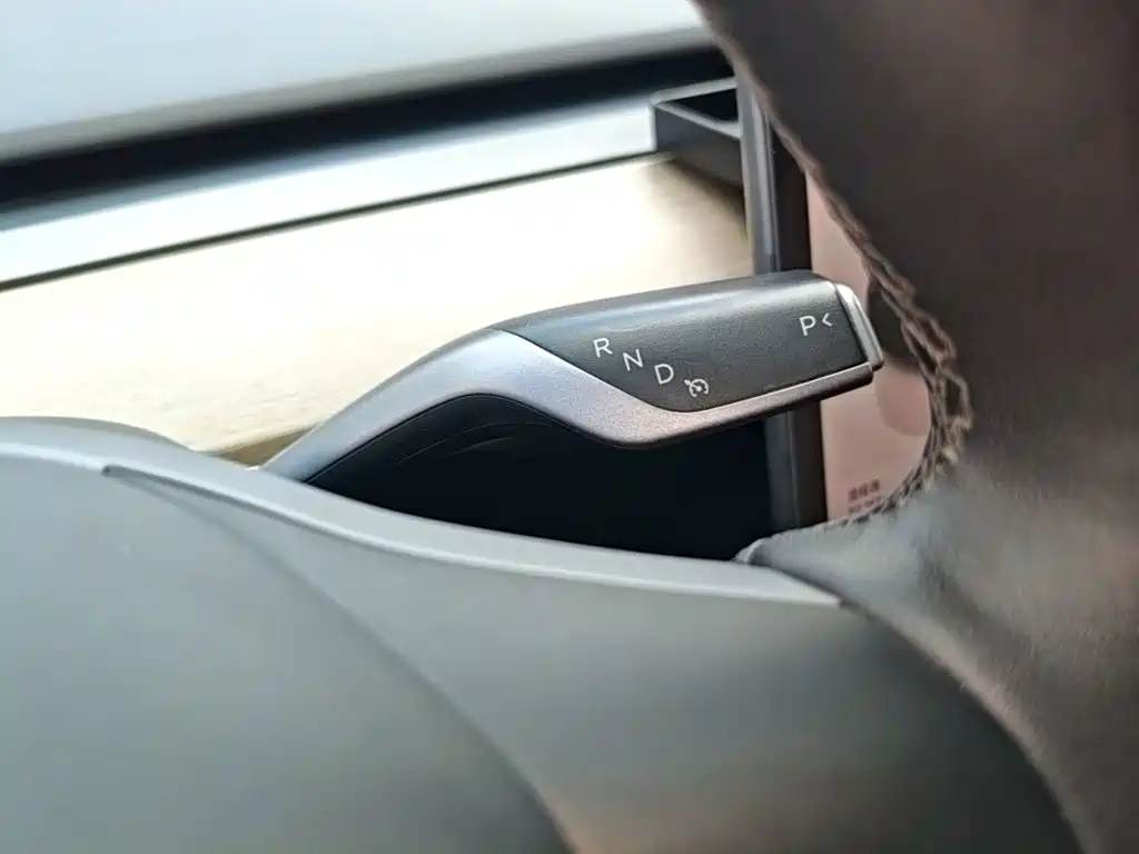 Tesla Model Y — миниатюра 14