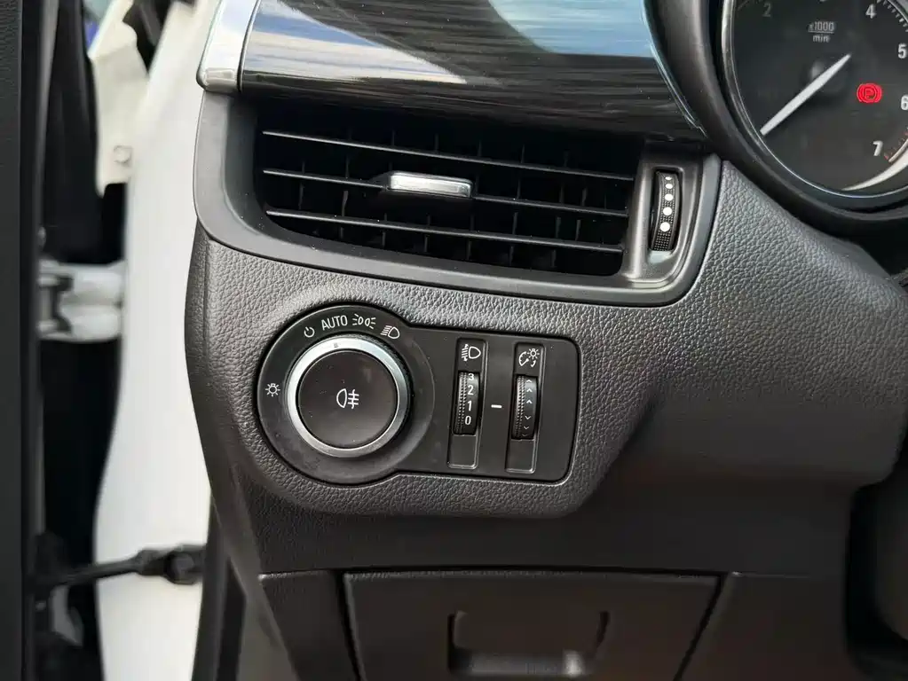 Buick Envision Plus — миниатюра 14