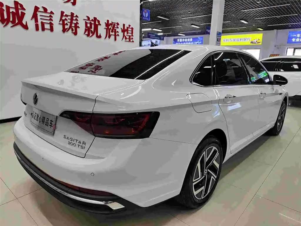 Volkswagen Sagitar 2025 300TSI DSG