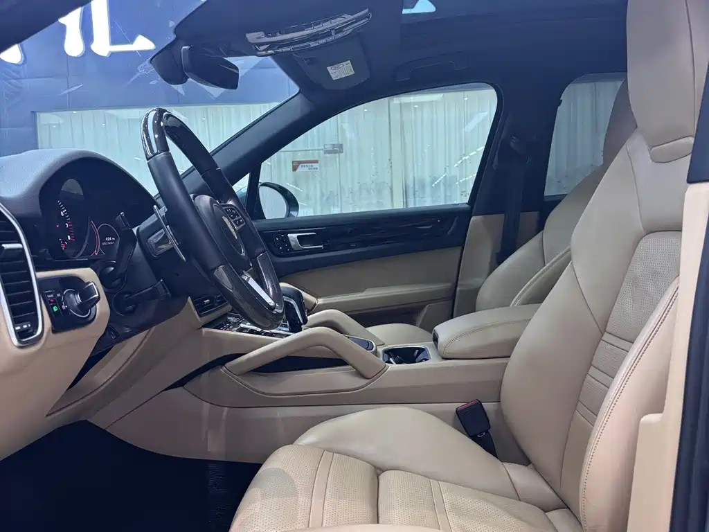 Porsche Cayenne — миниатюра 6