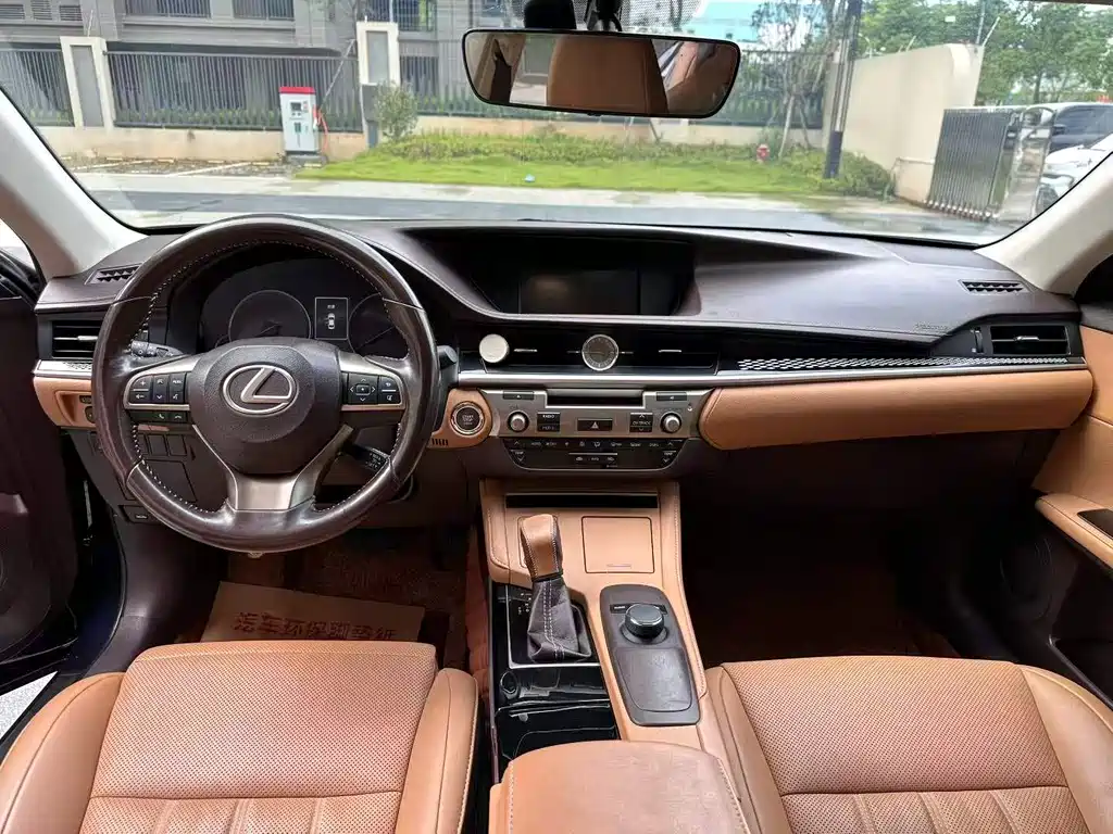 Lexus ES — миниатюра 5