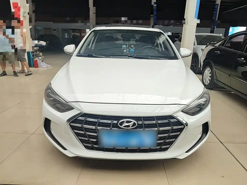 Hyundai Elantra — миниатюра 3