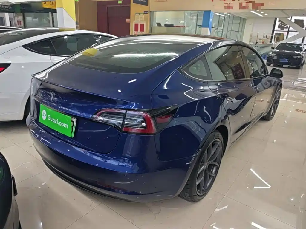 Tesla Model 3 — миниатюра 7