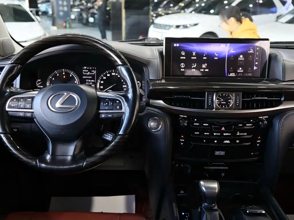 Lexus LX — миниатюра 13
