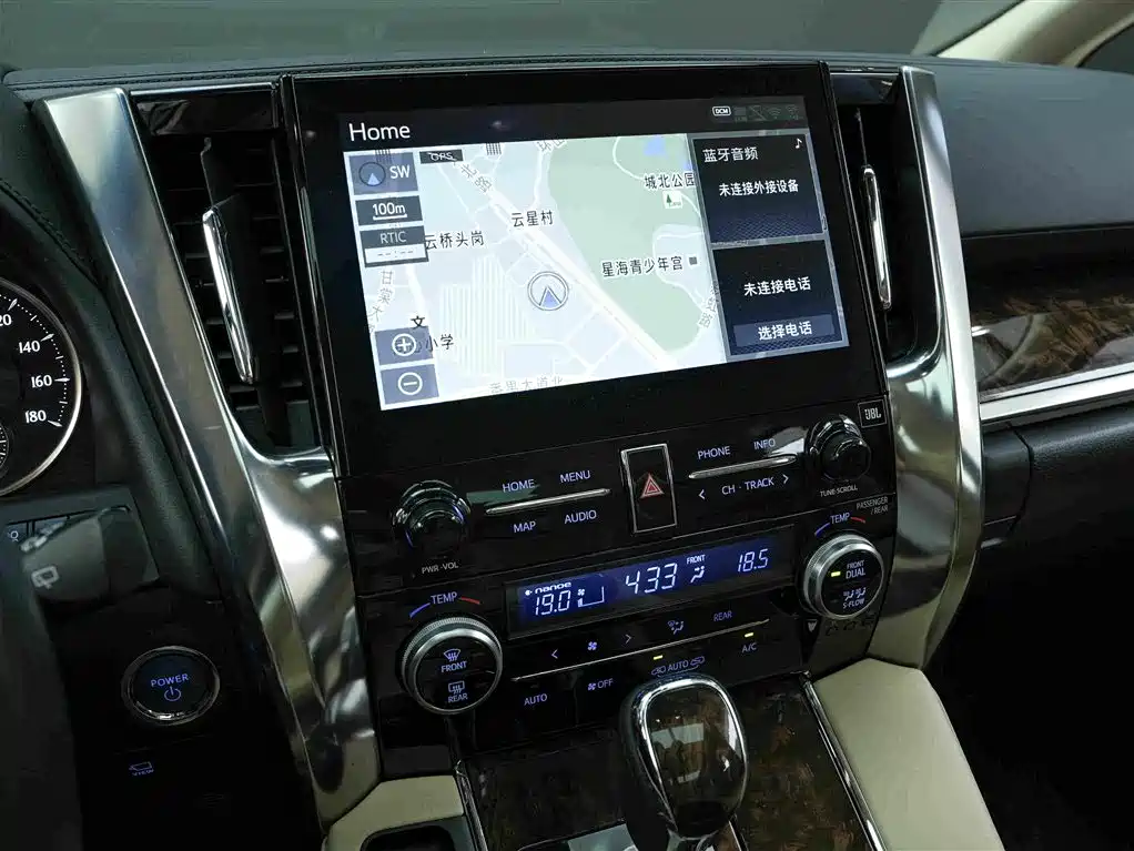 Toyota Alphard — миниатюра 9