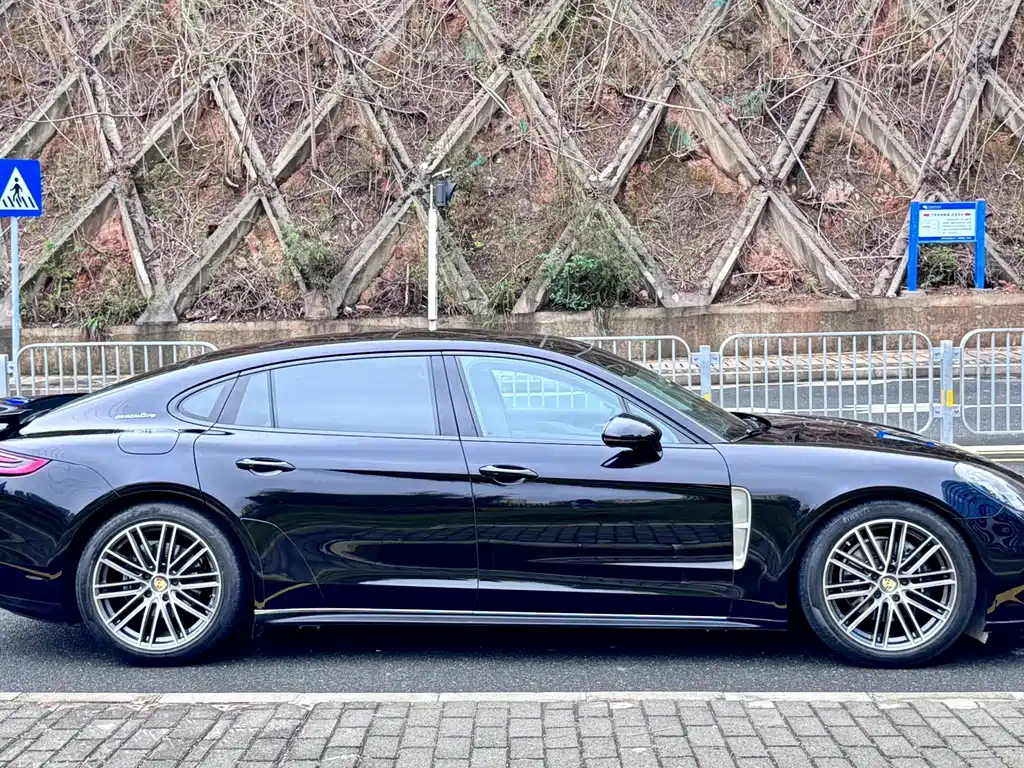 Porsche Panamera — миниатюра 4