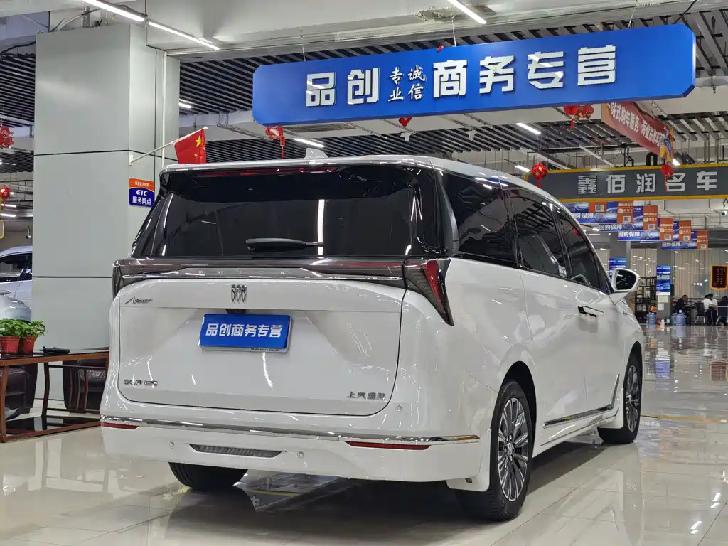 Buick GL8 — миниатюра 7
