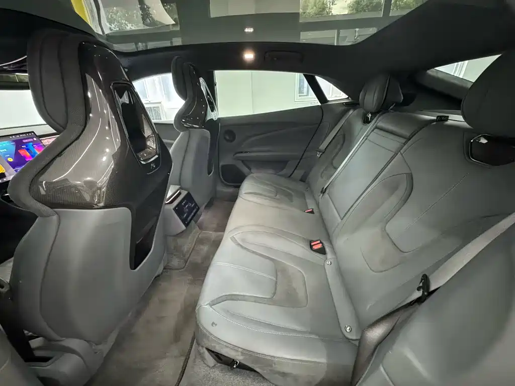 LOTUS SPORTS CAR EMEYA FLOWERS