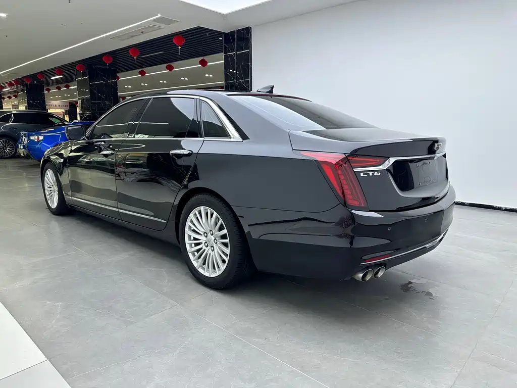 CADILLAC CT6