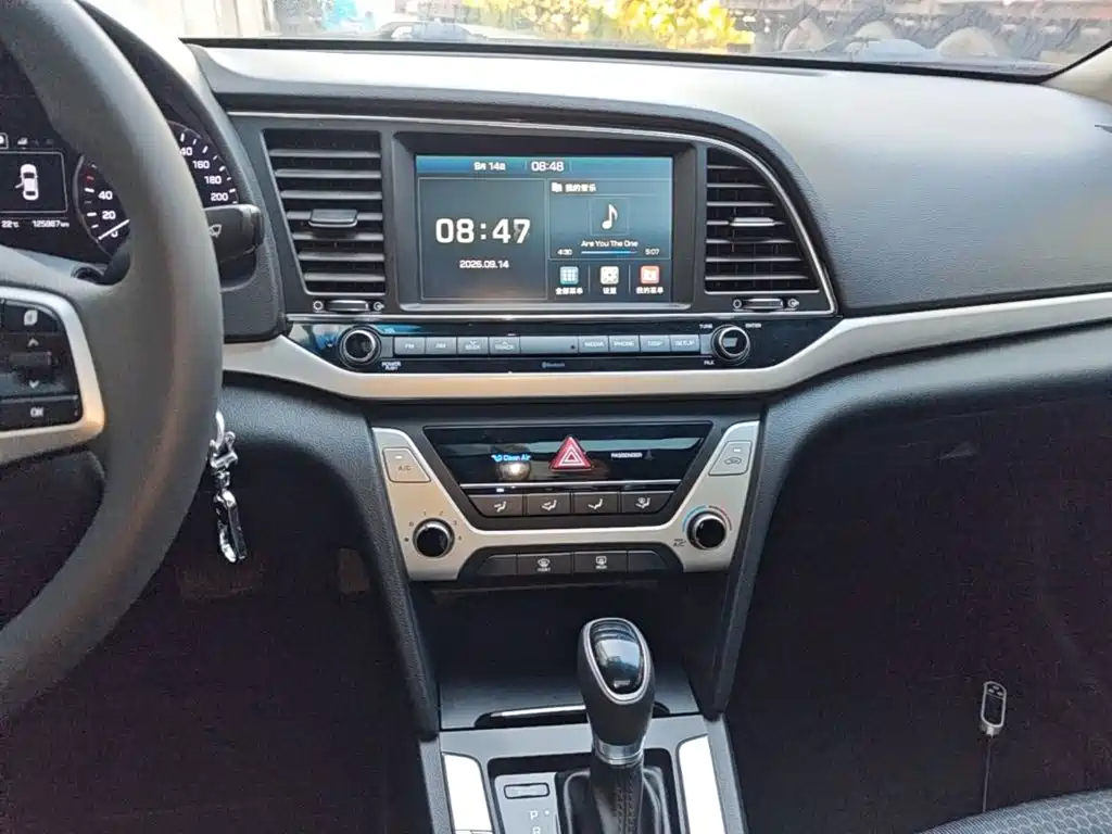 Hyundai Elantra — миниатюра 13