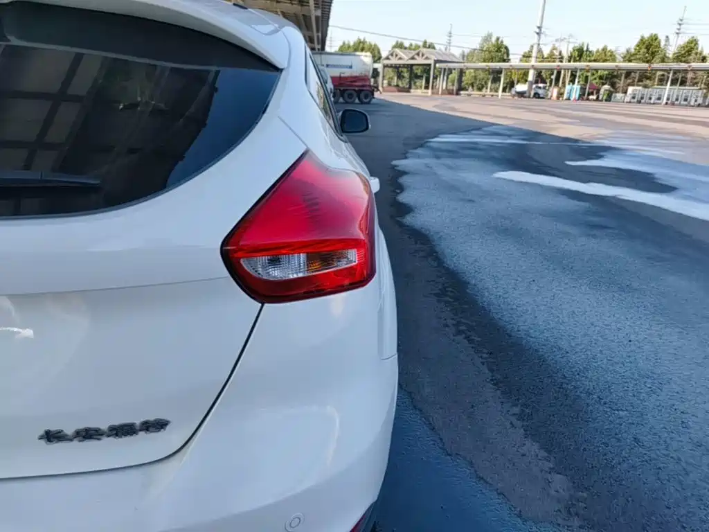 Ford Focus — миниатюра 8
