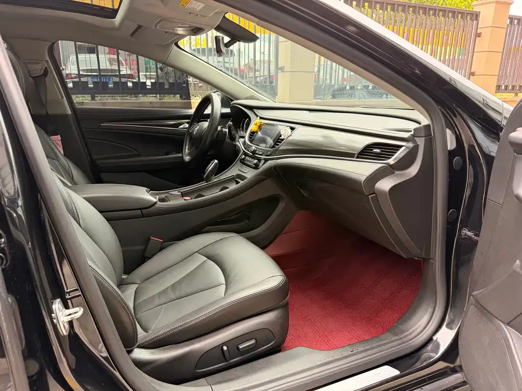 Buick LaCrosse — миниатюра 10