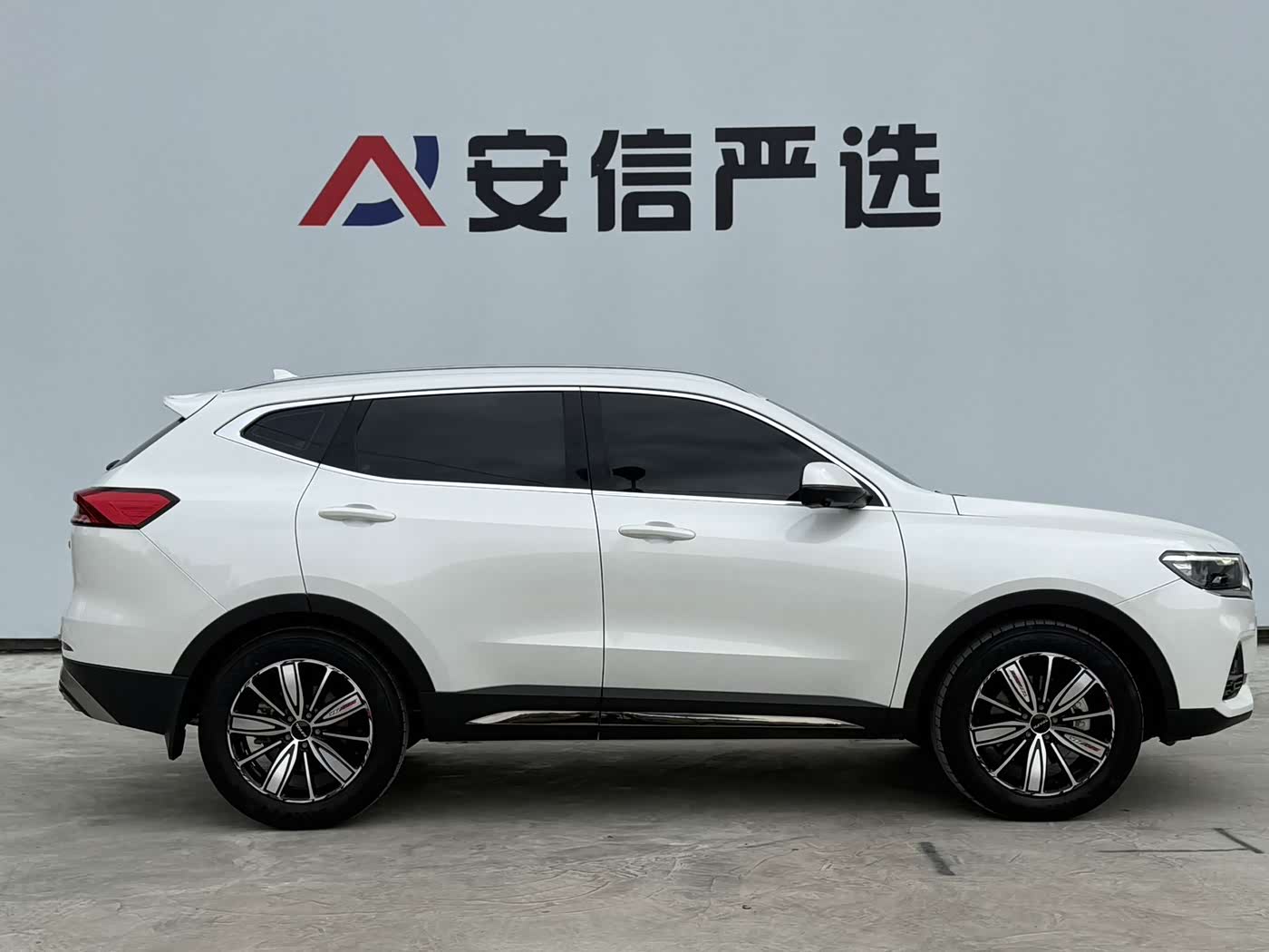 Haval Haval H6 1.5 л 2023 г. Белый, пробег 32000 км