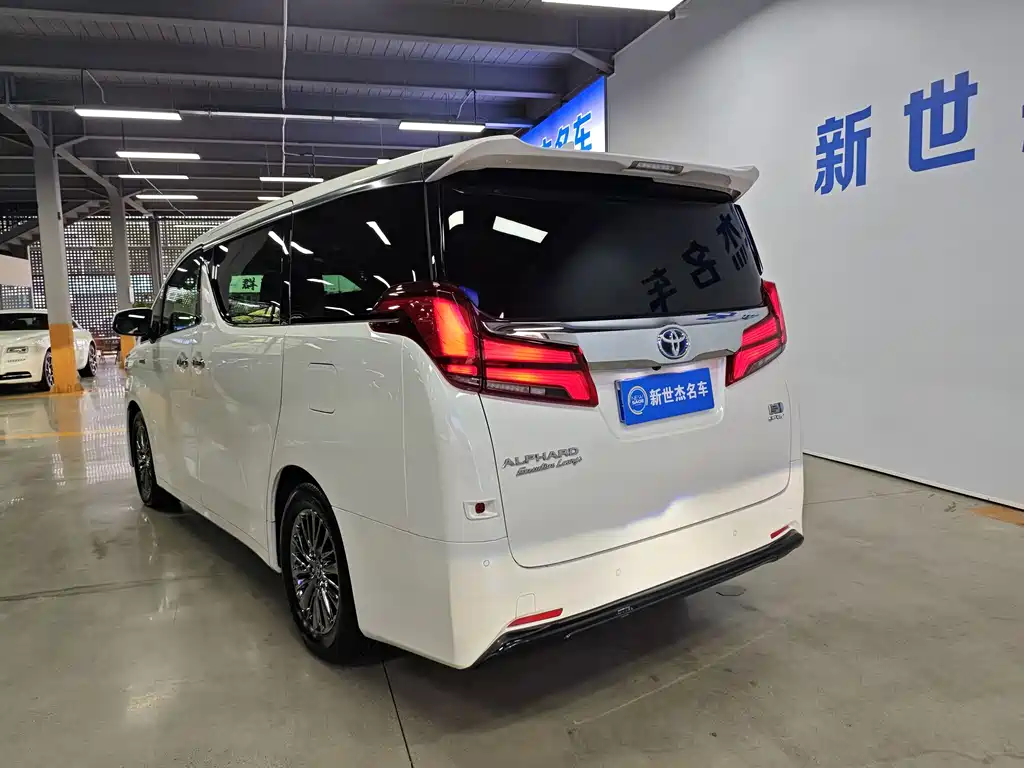 Toyota Alphard — миниатюра 17
