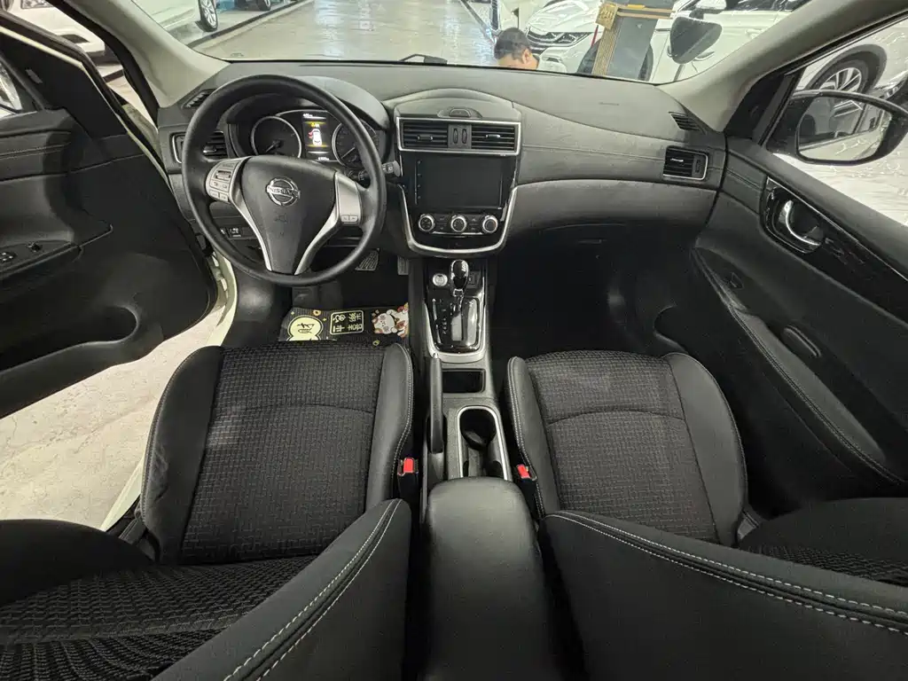 Nissan Tiida — миниатюра 5