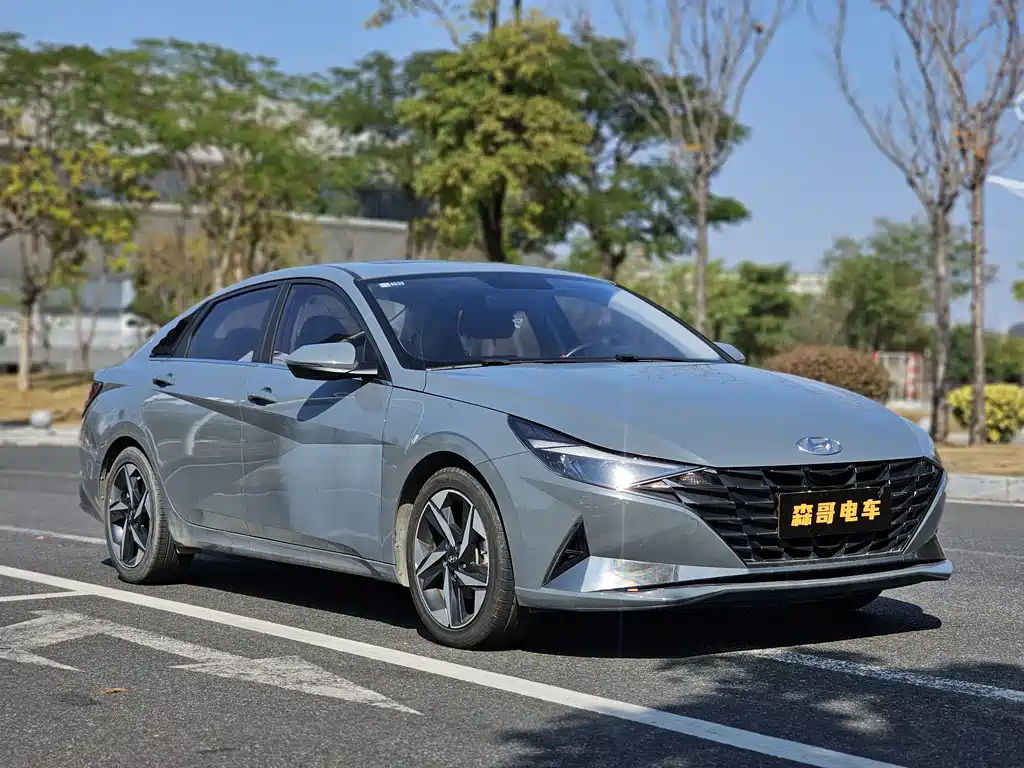 HYUNDAI ELANTRA