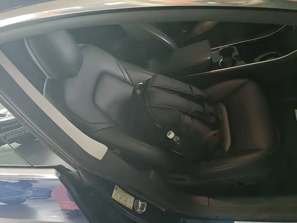 Tesla Model 3 — миниатюра 25