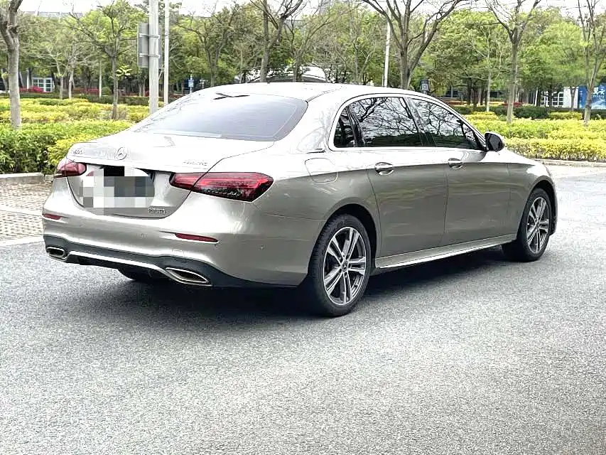 Mercedes-Benz E-Class — миниатюра 7
