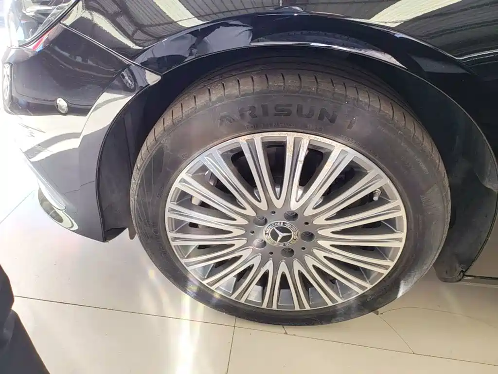 Mercedes-Benz E-Class — миниатюра 23