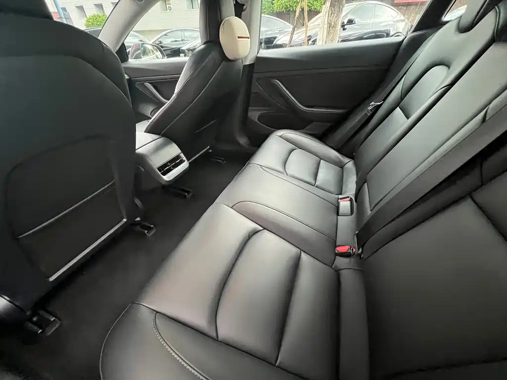 Tesla Model 3 — миниатюра 9