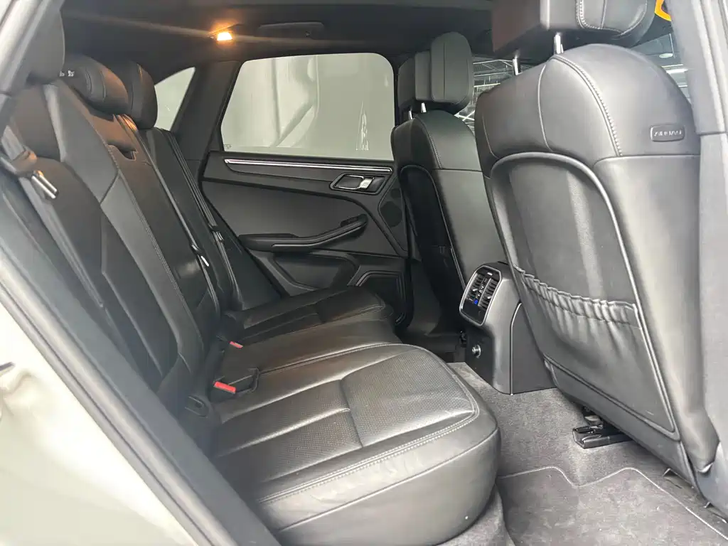 Porsche Macan — миниатюра 5