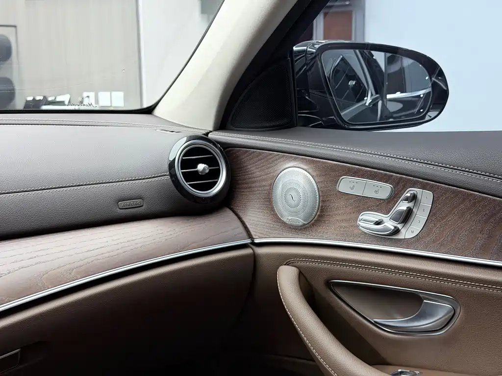 Mercedes-Benz E-Class — миниатюра 24