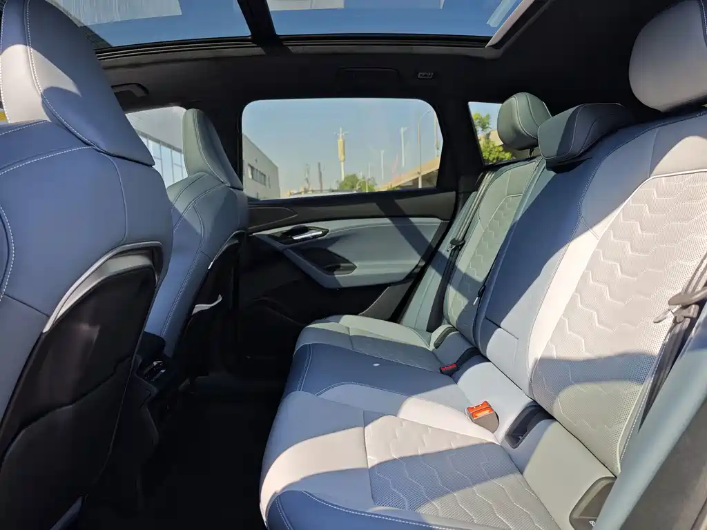 Audi Q6L e-tron — миниатюра 6