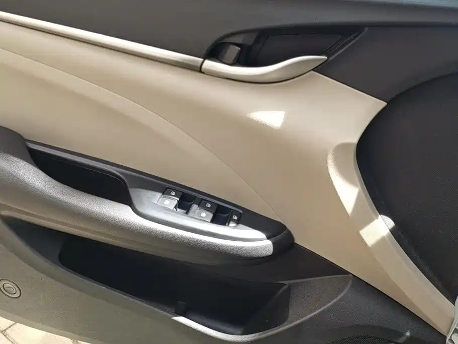 Buick Excelle — миниатюра 7