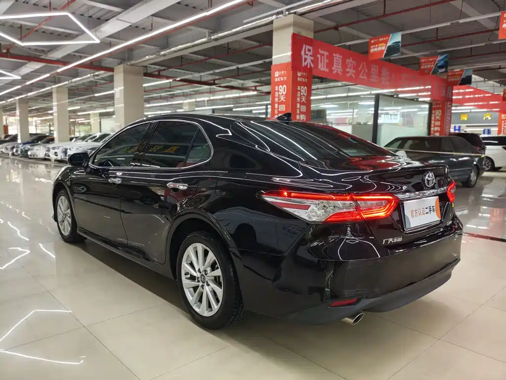 Toyota Camry — миниатюра 6